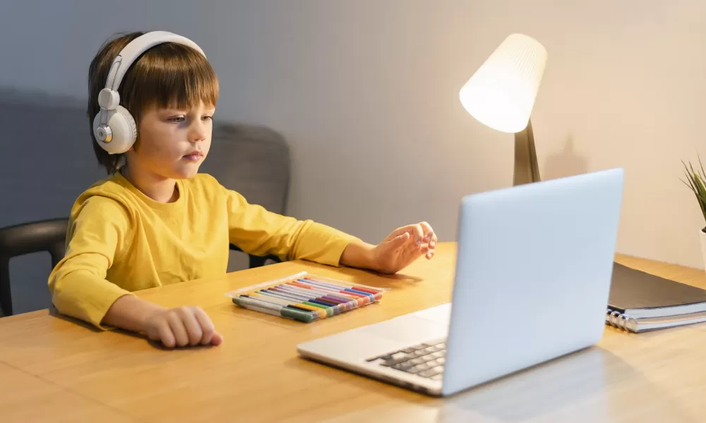 Peste un sfert dintre copiii din România nu au acces la educația online